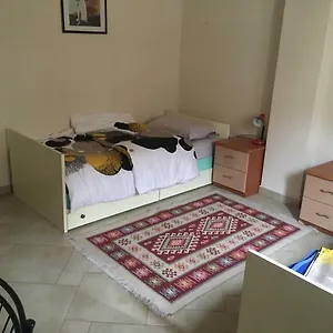 Nina , Tirana Albánie
